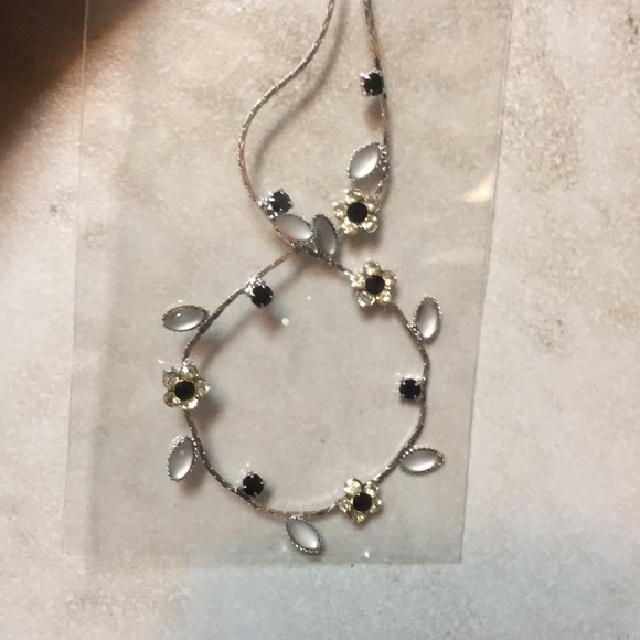 Crystal Flower Necklace Earrings Jewelry Set - Picture 7 of 16